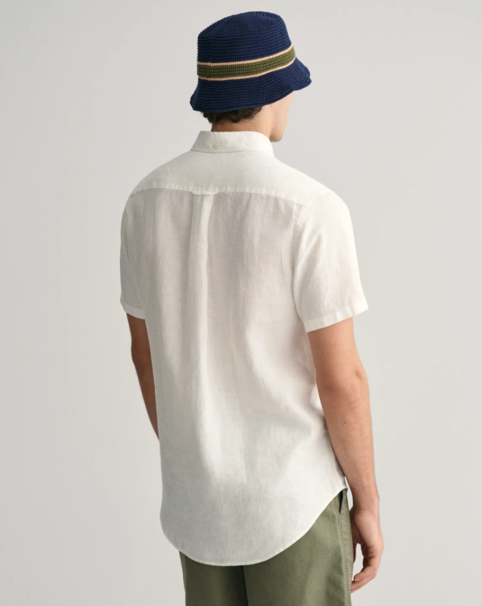 Gant Kort Ermet Lin Skjorte Hvit på mann bakfra