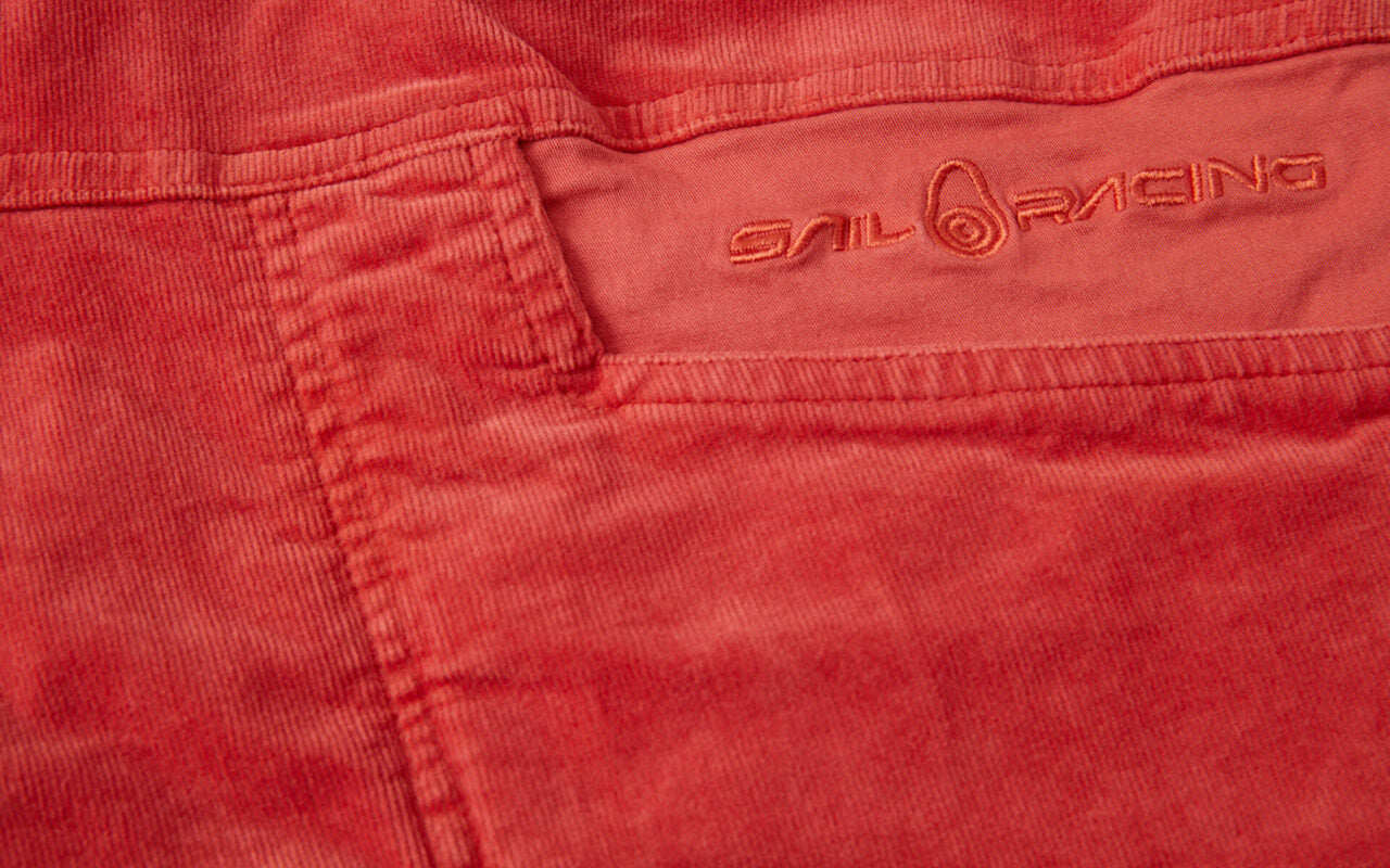 Sail Racing Grinder Corduroy Shorts Rød