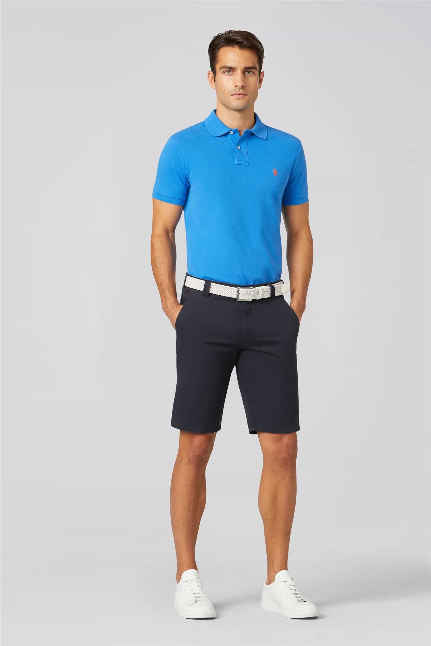 Meyer Shorts Palma Bomull Marine på modell med turkis pique