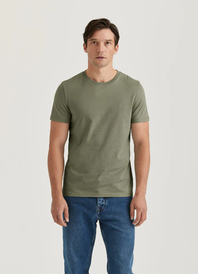 Morris Logan T-Skjorte Bomull Grønn på mann med blå jeans