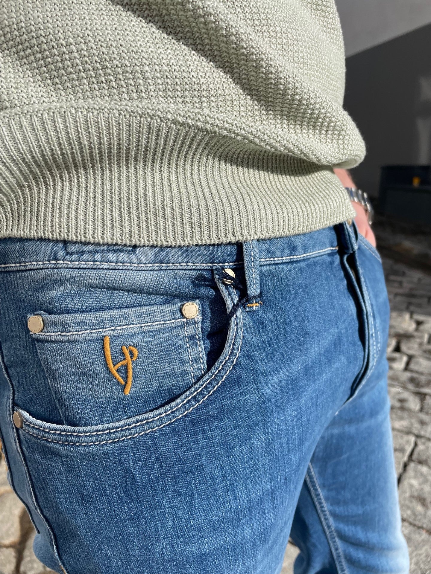 Handpicked Orvieto Jeans Lyseblå nærbilde for detaljer forfra