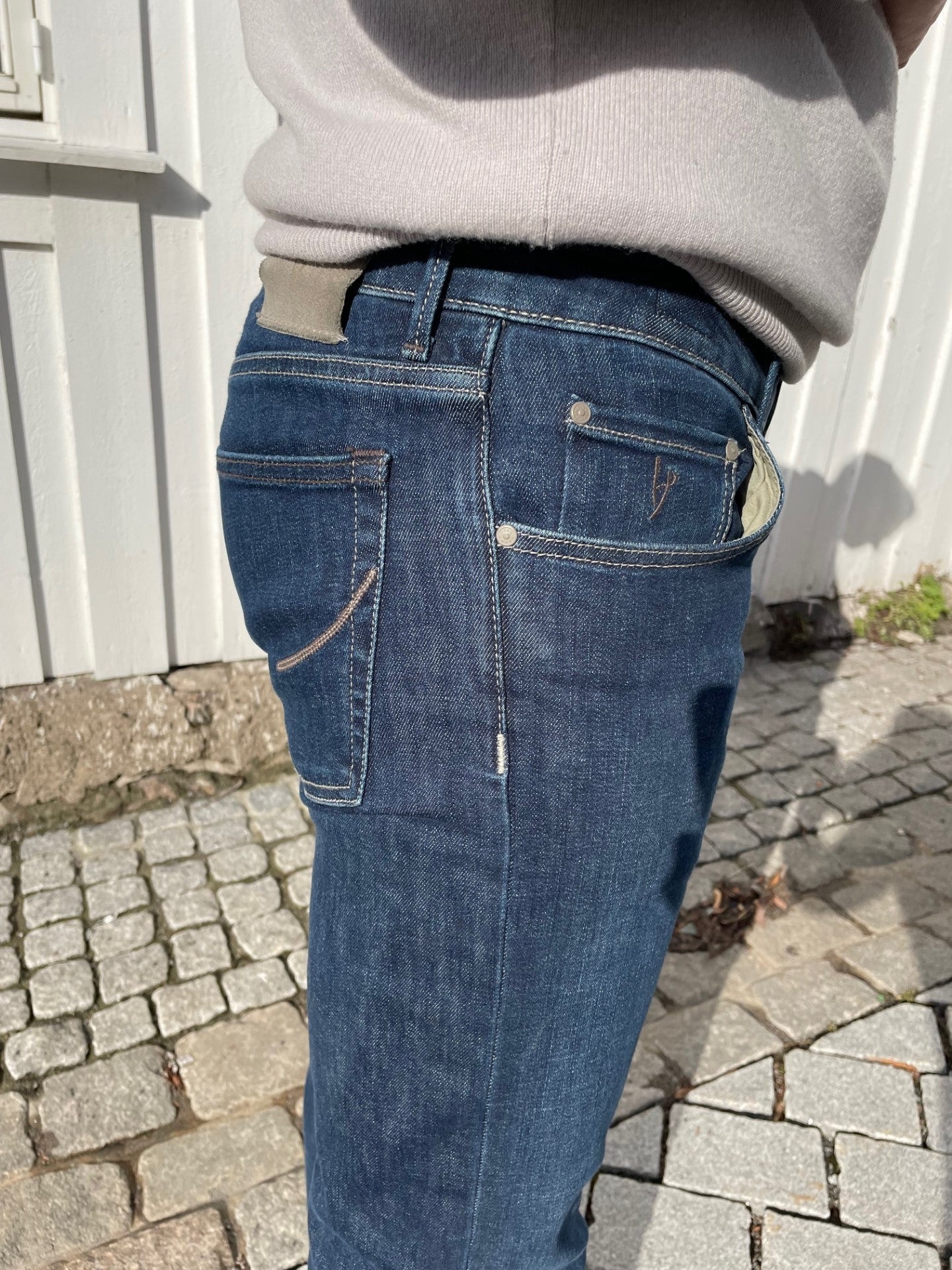 Handpicked Orvieto Jeans Mørk Blå Herre nærbilde for detaljer